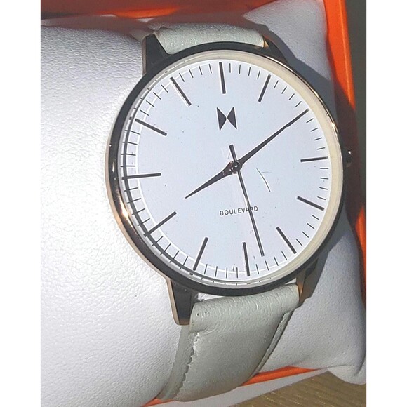 New Ladies Movado Watch White Dial & leather strap 07101382 in Box w paperwork main image 7